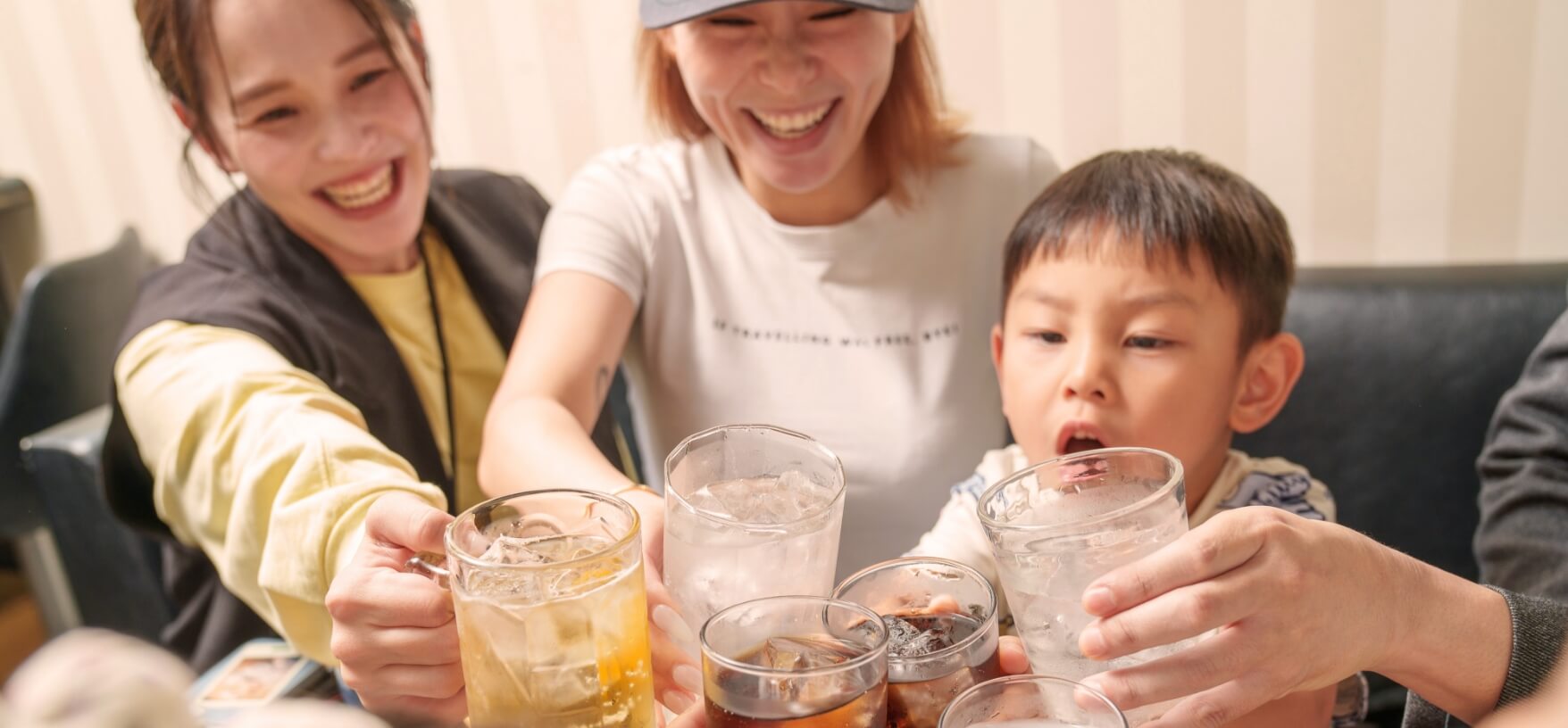乾杯シーン